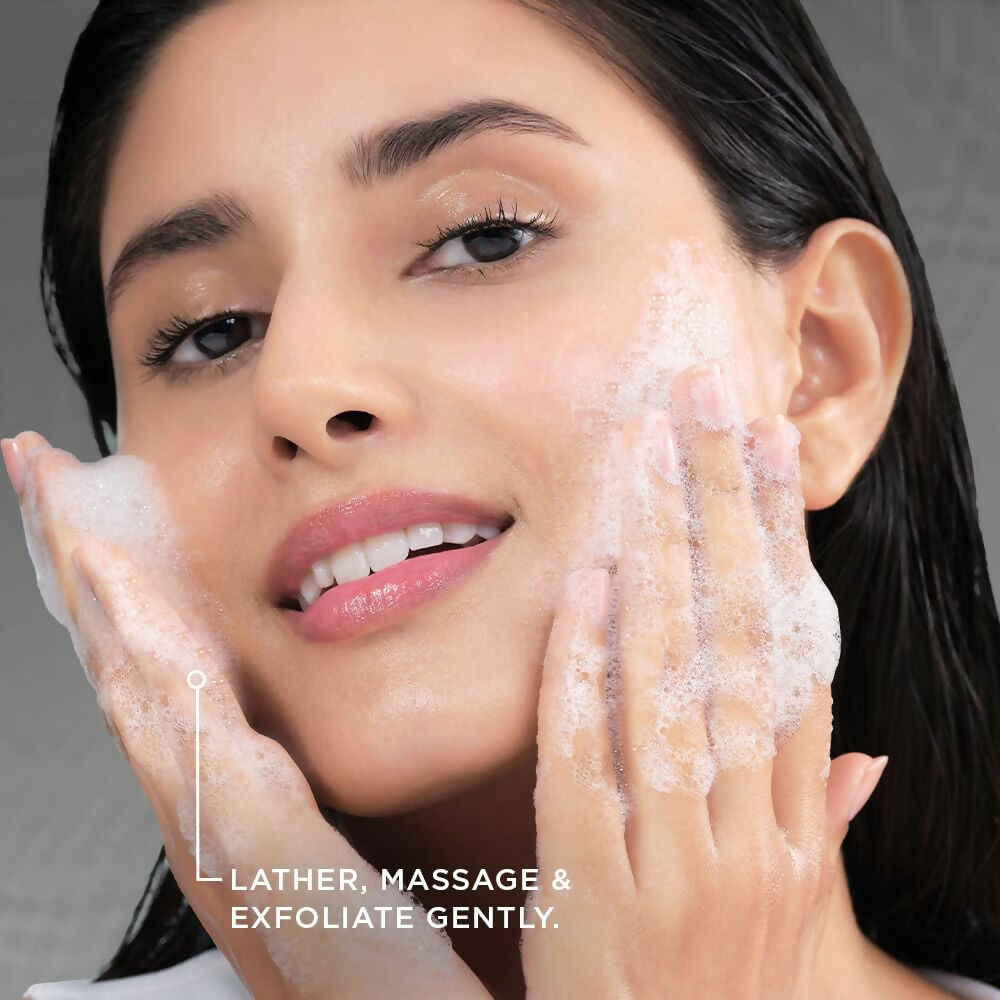 Ponds Bright Miracle Detox Facewash 10X Power of Activated Charcoal For Deep Cleaned Skin, Reveals Glow
