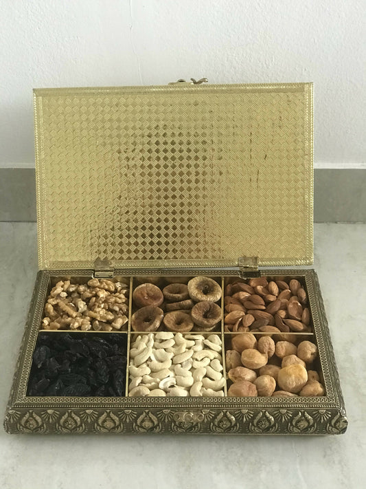 SK Mithaii | Assorted Authentic Indian Doli Design Dry Fruit Box | Almonds | Cashews |Walnuts |Apricots | 6 Partition