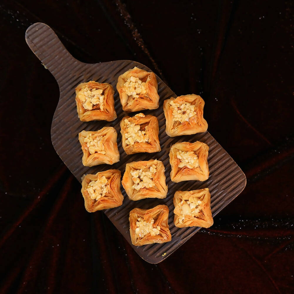 Olive Mithai Kaju Piramid Baklawa