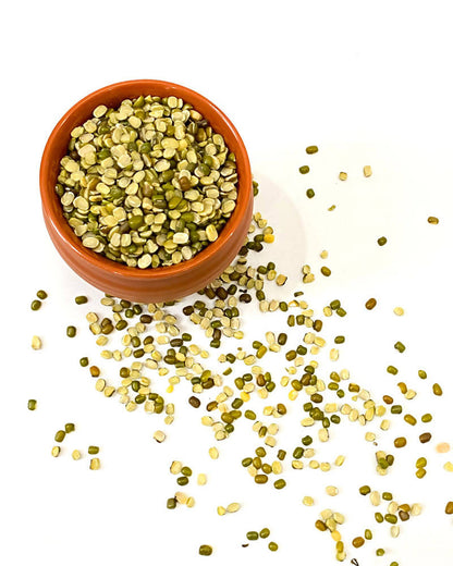 Kalagura Gampa Desi Pottu Pesara Pappu (Moong Dal)
