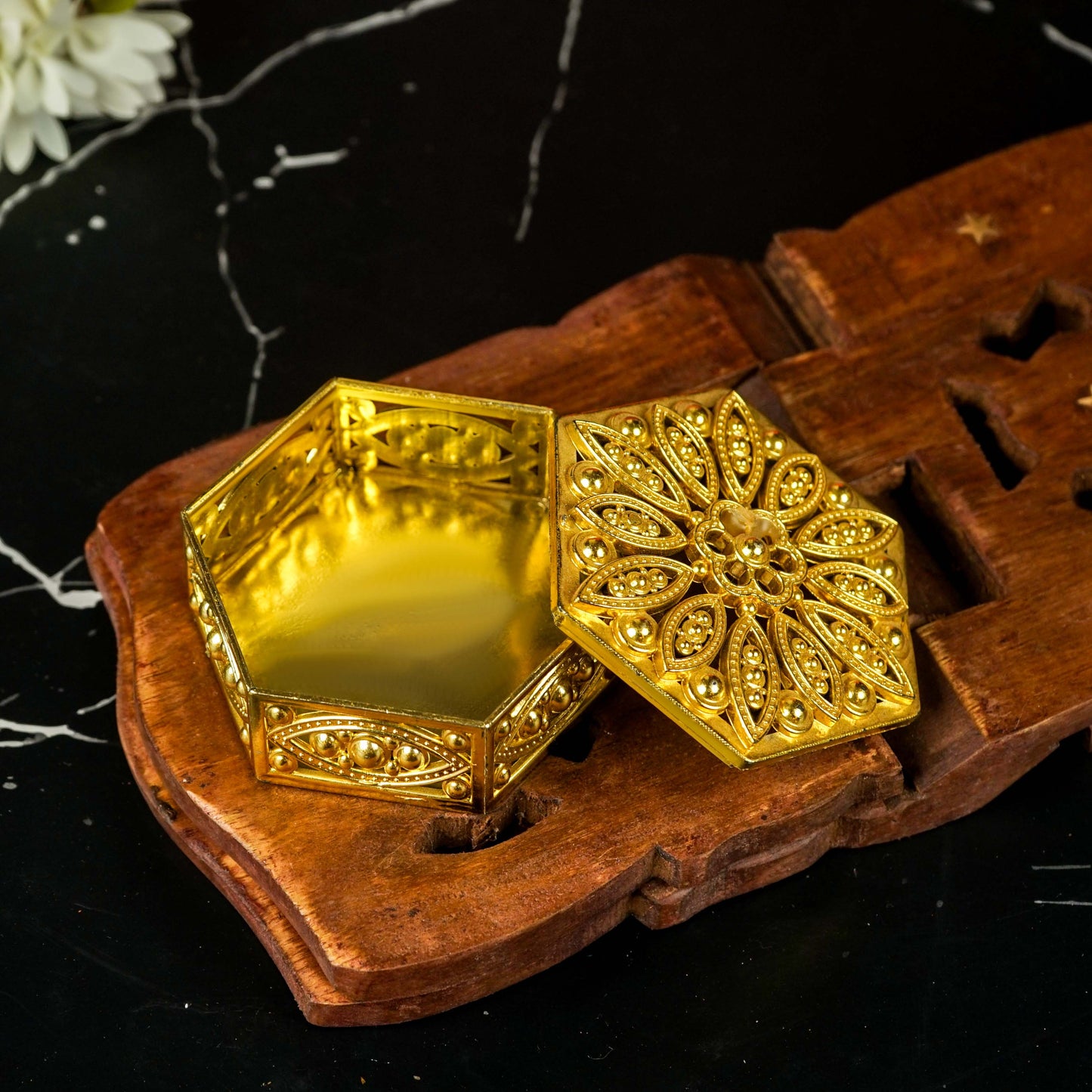 Sri Rudra Gold Fancy Heaxgon Box (EAN Code 8906101491872)