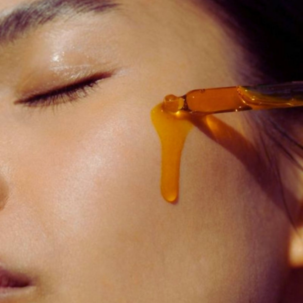 BiE Halo Uplifting & Soothing Face Oil With Pure Saffron For Brighter Skin