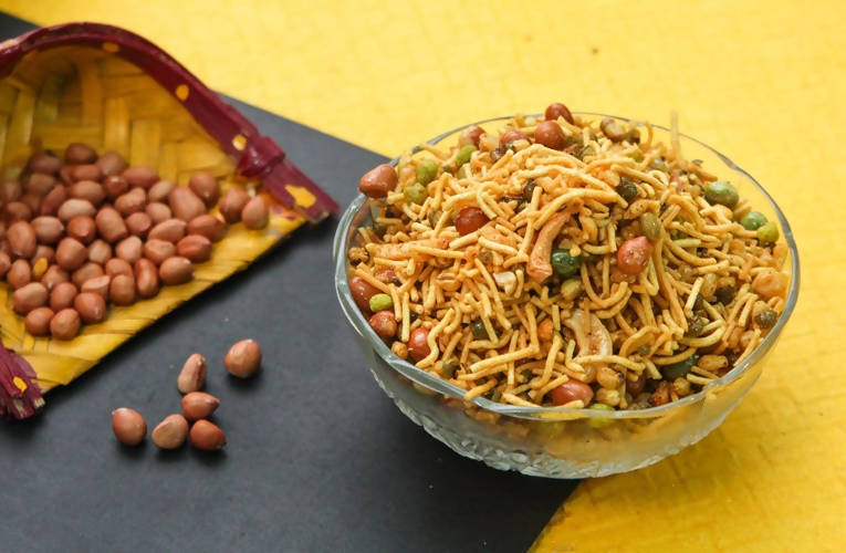 Kanti Sweets Green mixture